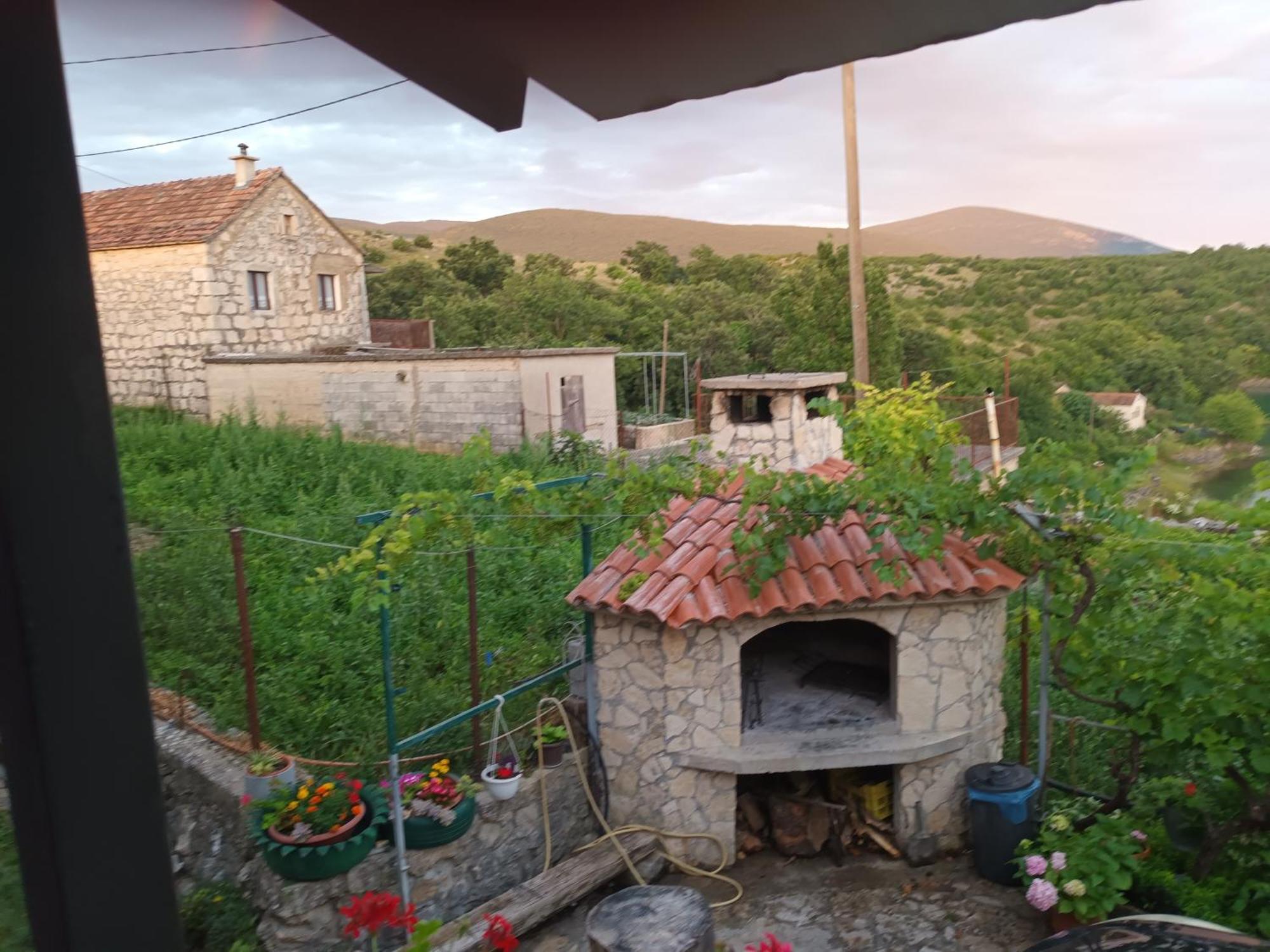 Brnara Kravarica Vrlika المظهر الخارجي الصورة